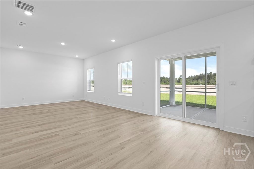 Image 10 of property listing at 286 Kingswood Circle, Savannah, GA 31302