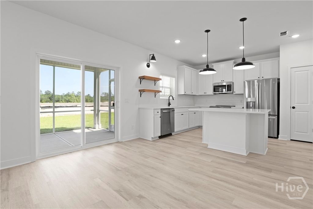 Image 3 of property listing at 286 Kingswood Circle, Savannah, GA 31302