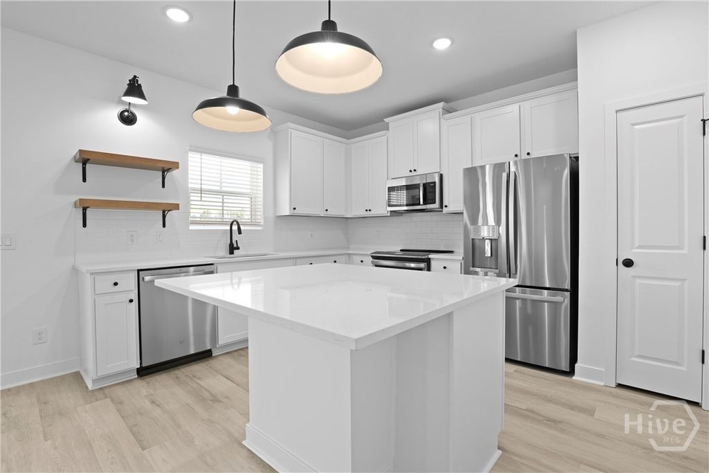 Image 4 of property listing at 286 Kingswood Circle, Savannah, GA 31302