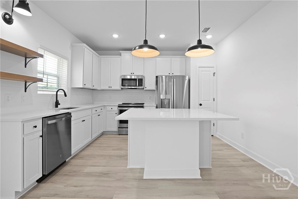 Image 7 of property listing at 286 Kingswood Circle, Savannah, GA 31302