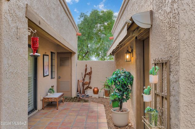 9220 E Lakeside Court, Tucson, AZ 85749