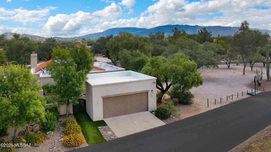 9220 E Lakeside Court, Tucson, AZ 85749