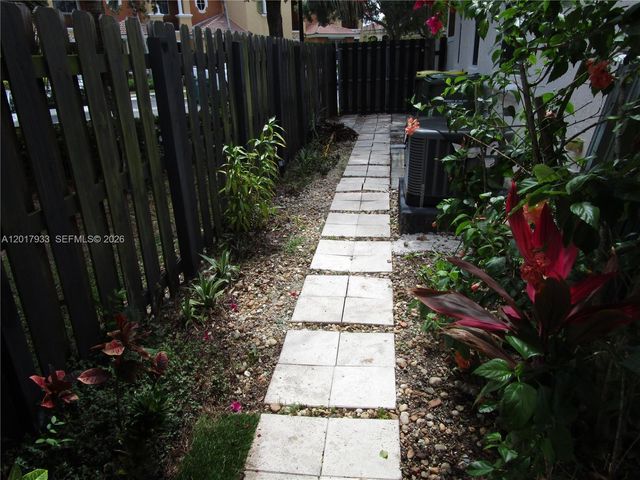 2261 NE 42nd Cir, Homestead, FL 33033