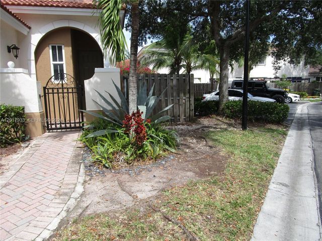 2261 NE 42nd Cir, Homestead, FL 33033