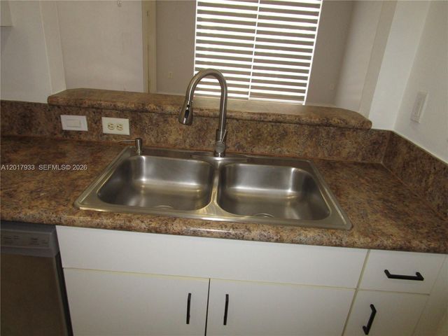 2261 NE 42nd Cir, Homestead, FL 33033