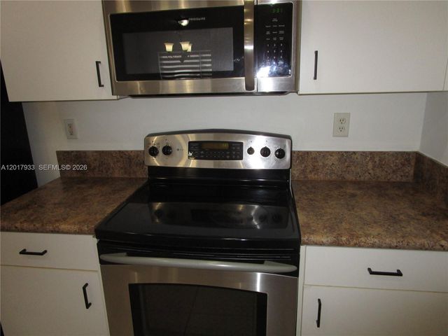 2261 NE 42nd Cir, Homestead, FL 33033