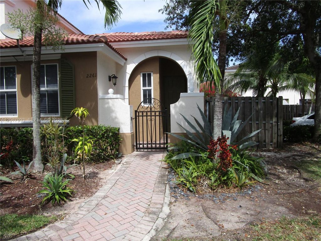 2261 NE 42nd Cir, Homestead, FL 33033