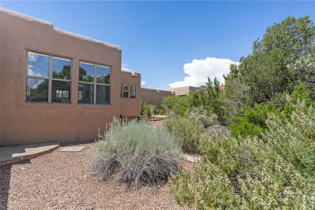125 Chamiso, Santa Fe, NM 87505