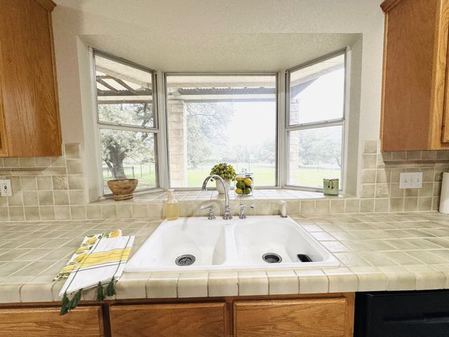 400 Indian Hills Road, Gatesville, TX 76528