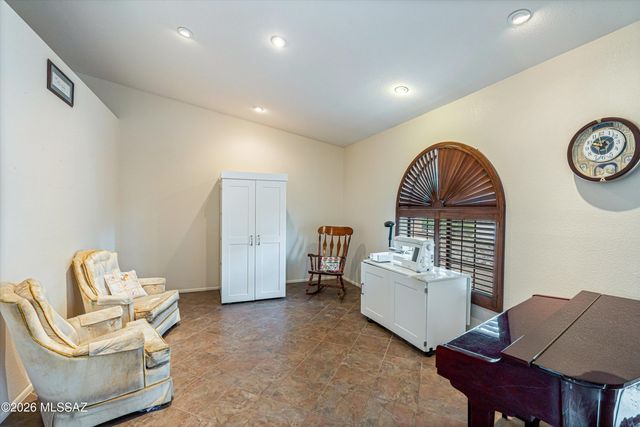 5747 N Via Umbrosa, Tucson, AZ 85750