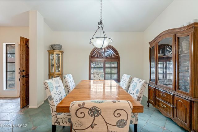5747 N Via Umbrosa, Tucson, AZ 85750