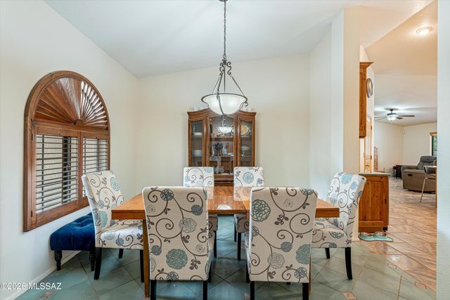 5747 N Via Umbrosa, Tucson, AZ 85750
