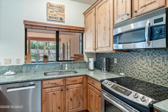 5747 N Via Umbrosa, Tucson, AZ 85750