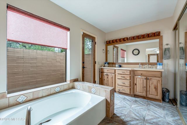 5747 N Via Umbrosa, Tucson, AZ 85750