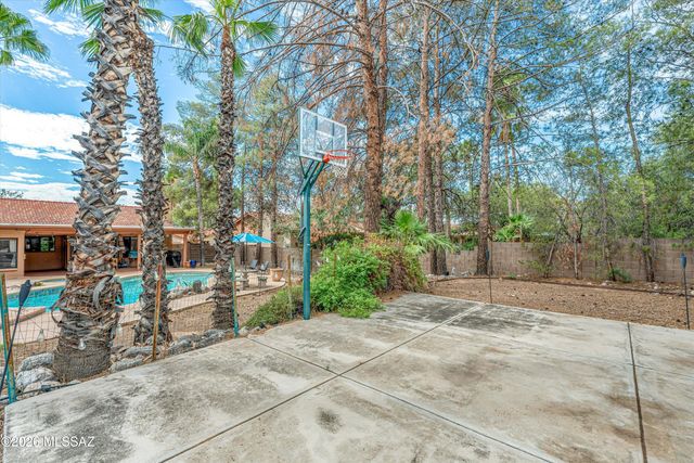 5747 N Via Umbrosa, Tucson, AZ 85750