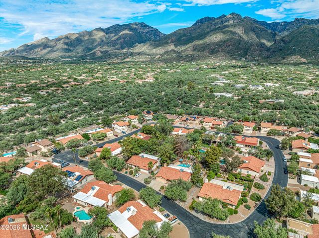 5747 N Via Umbrosa, Tucson, AZ 85750