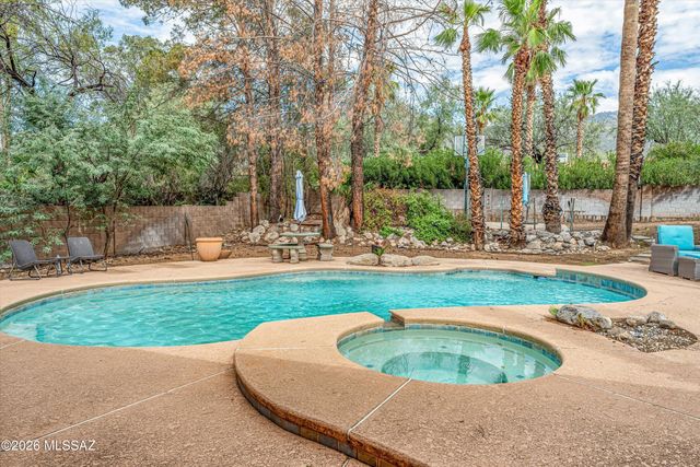5747 N Via Umbrosa, Tucson, AZ 85750
