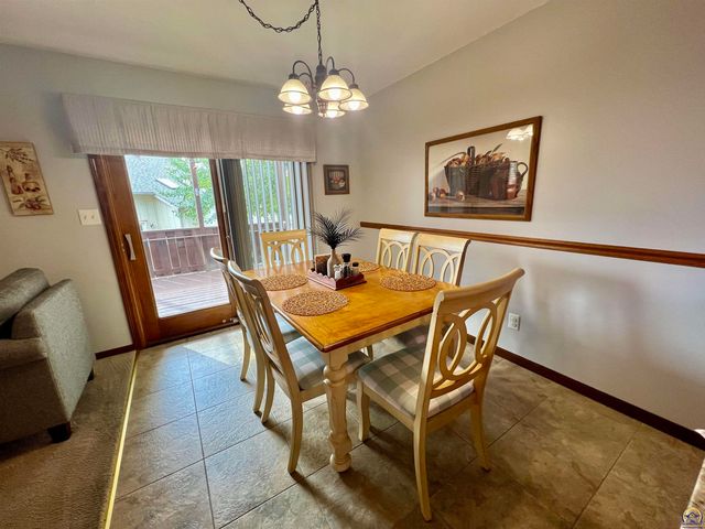 2952 SW Woodstock LN, Topeka, KS 66614