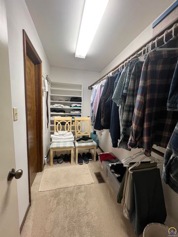 2952 SW Woodstock LN, Topeka, KS 66614