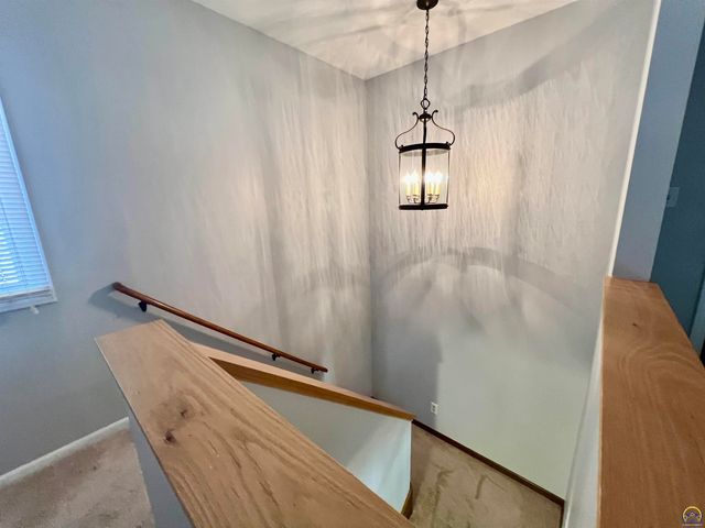 2952 SW Woodstock LN, Topeka, KS 66614