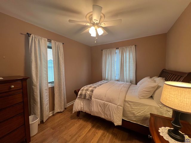 2952 SW Woodstock LN, Topeka, KS 66614