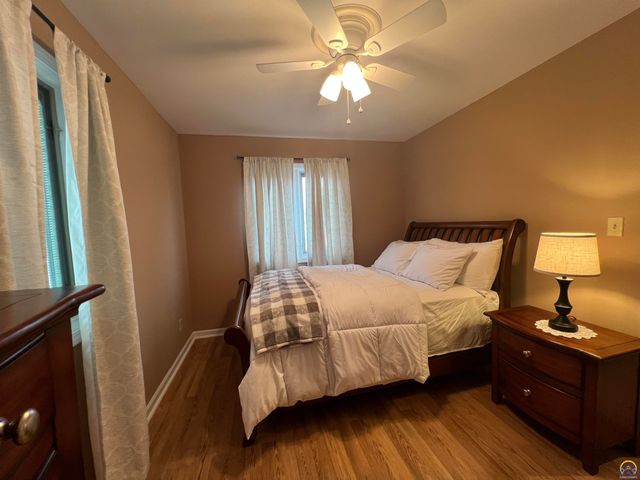 2952 SW Woodstock LN, Topeka, KS 66614