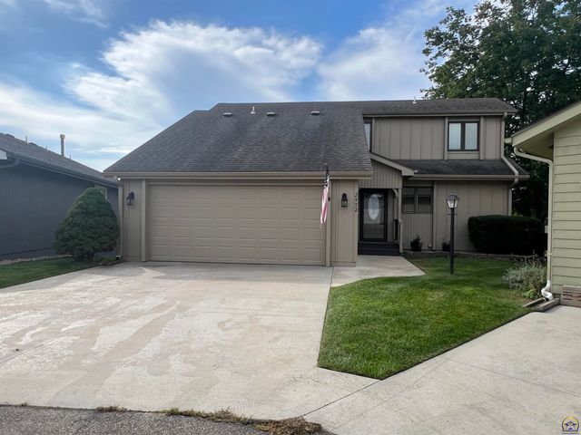 2952 SW Woodstock LN, Topeka, KS 66614