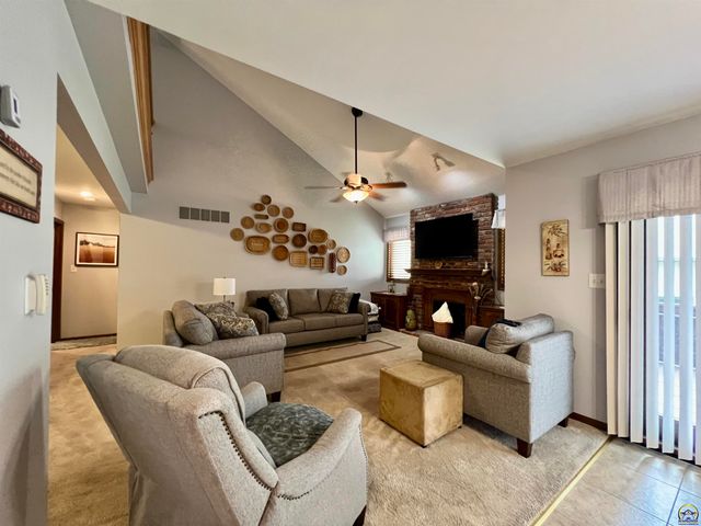 2952 SW Woodstock LN, Topeka, KS 66614