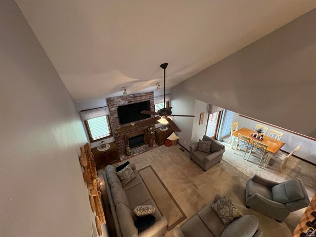 2952 SW Woodstock LN, Topeka, KS 66614