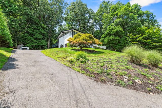 25 Ackerman Avenue, Airmont, NY 10901