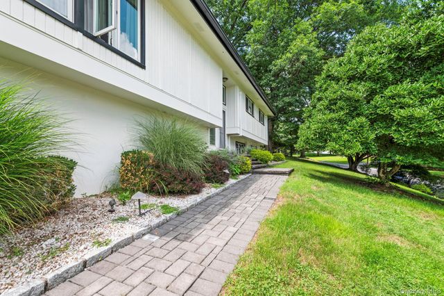 25 Ackerman Avenue, Airmont, NY 10901
