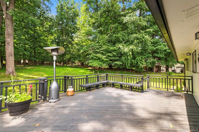 25 Ackerman Avenue, Airmont, NY 10901