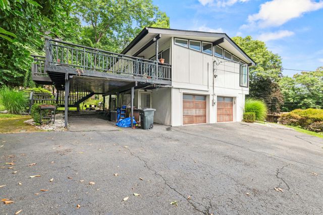 25 Ackerman Avenue, Airmont, NY 10901