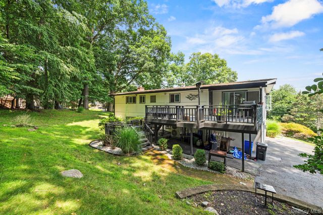 25 Ackerman Avenue, Airmont, NY 10901