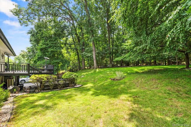 25 Ackerman Avenue, Airmont, NY 10901