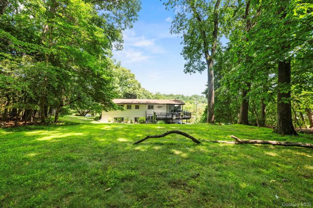 25 Ackerman Avenue, Airmont, NY 10901