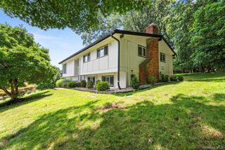 25 Ackerman Avenue, Airmont, NY 10901