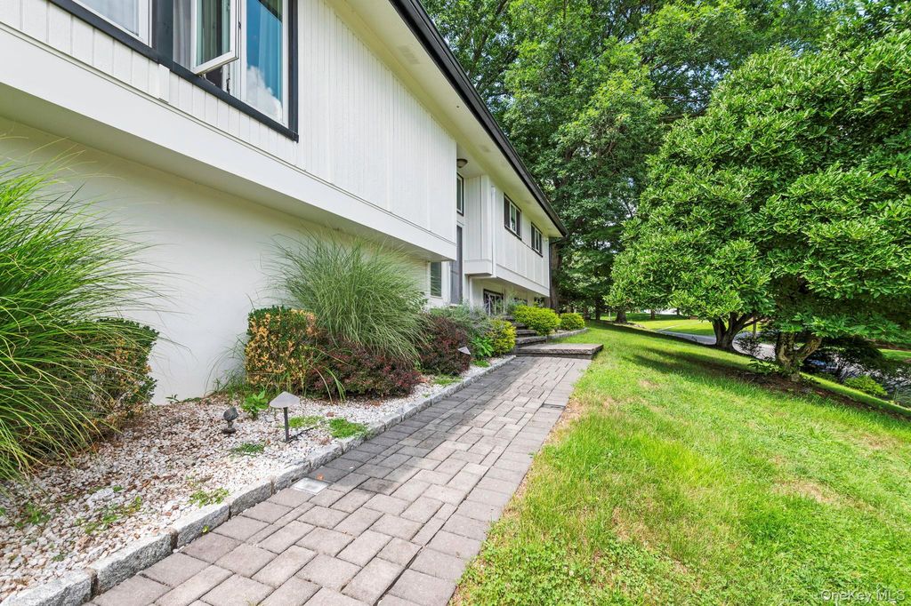 25 Ackerman Avenue, Airmont, NY 10901 — photo 3