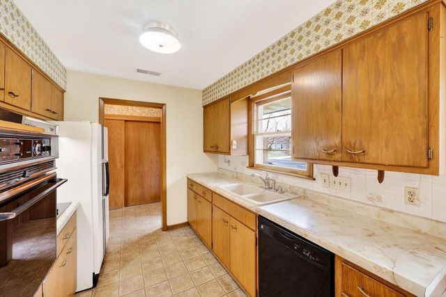 4805 Midmoor Road, Monona, WI 53716