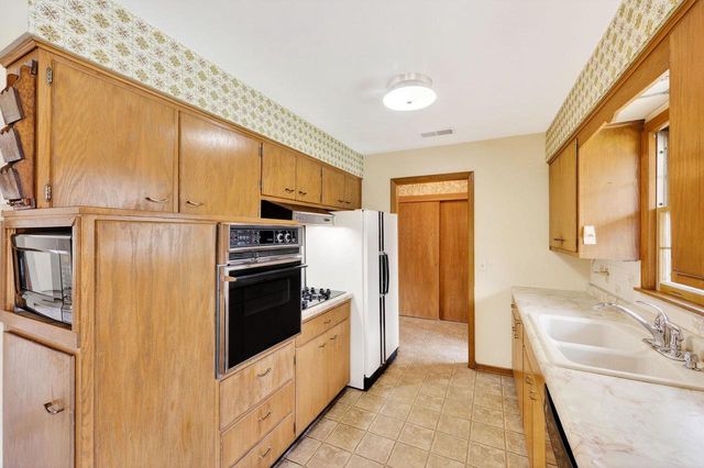 4805 Midmoor Road, Monona, WI 53716