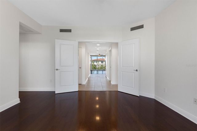 5823 BOWEN DANIEL DRIVE 401, Tampa, FL 33616