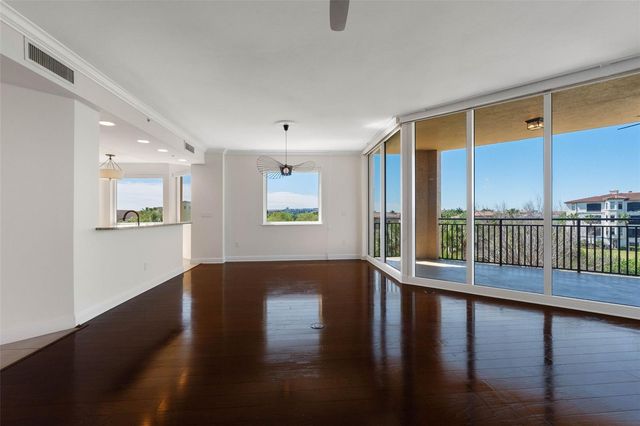 5823 BOWEN DANIEL DRIVE 401, Tampa, FL 33616