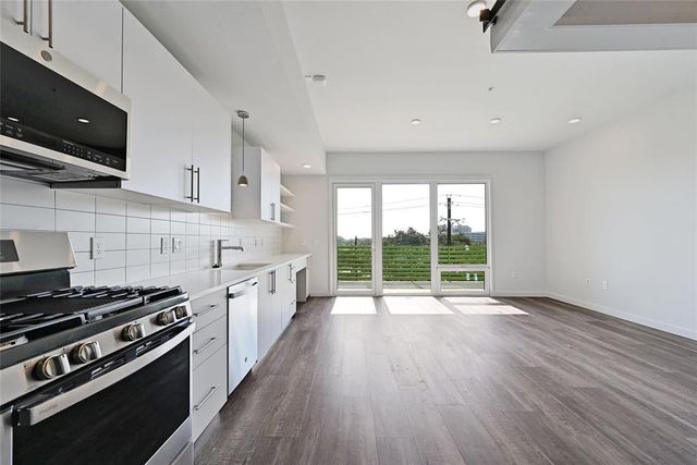 4004 Banister LN 303, Austin, TX 78704
