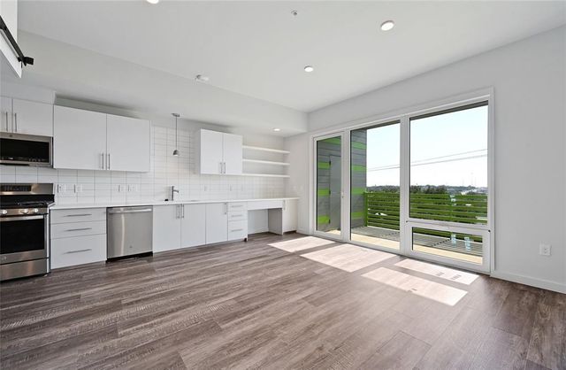 4004 Banister LN 303, Austin, TX 78704