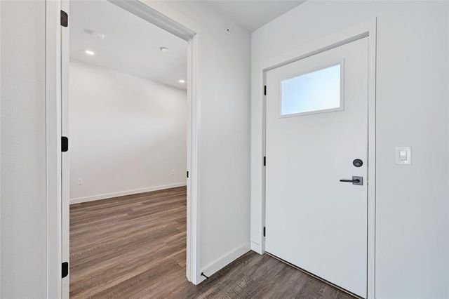 4004 Banister LN 303, Austin, TX 78704
