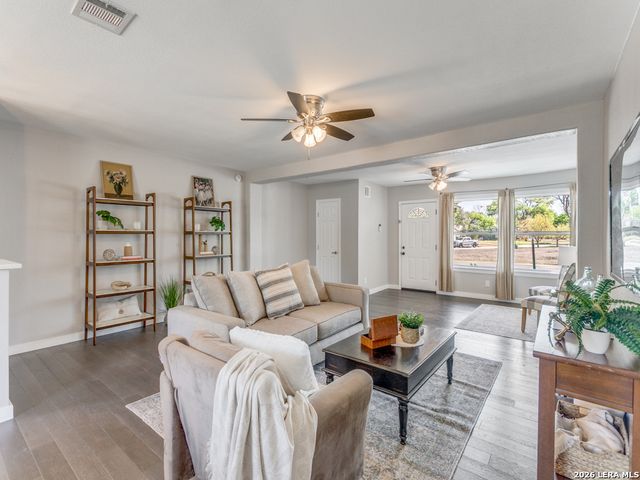 611 Greenwich Blvd, San Antonio, TX 78209