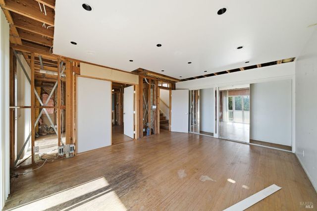 101 Round Hill Rd, Tiburon, CA 94920