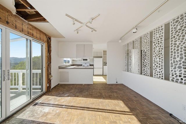 101 Round Hill Rd, Tiburon, CA 94920