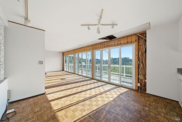 101 Round Hill Rd, Tiburon, CA 94920