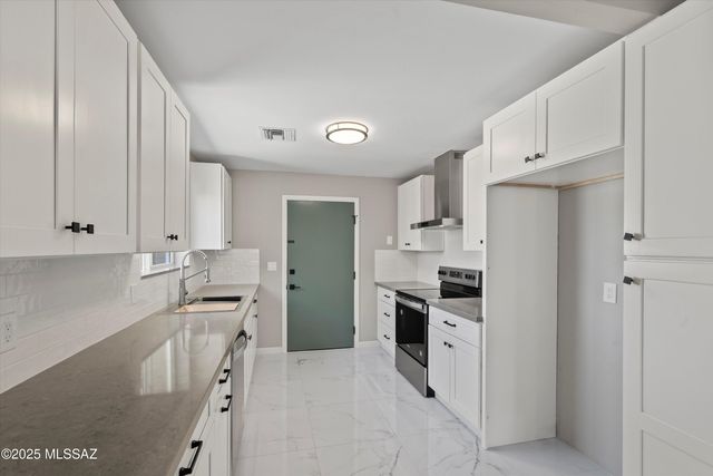 4136 E MEGAN Drive, Tucson, AZ 85712